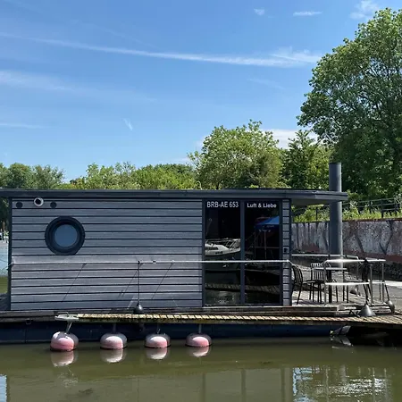 Hausboot Luft & Liebe Botel